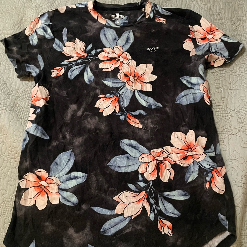 Hollister men’s floral t shirt size S.